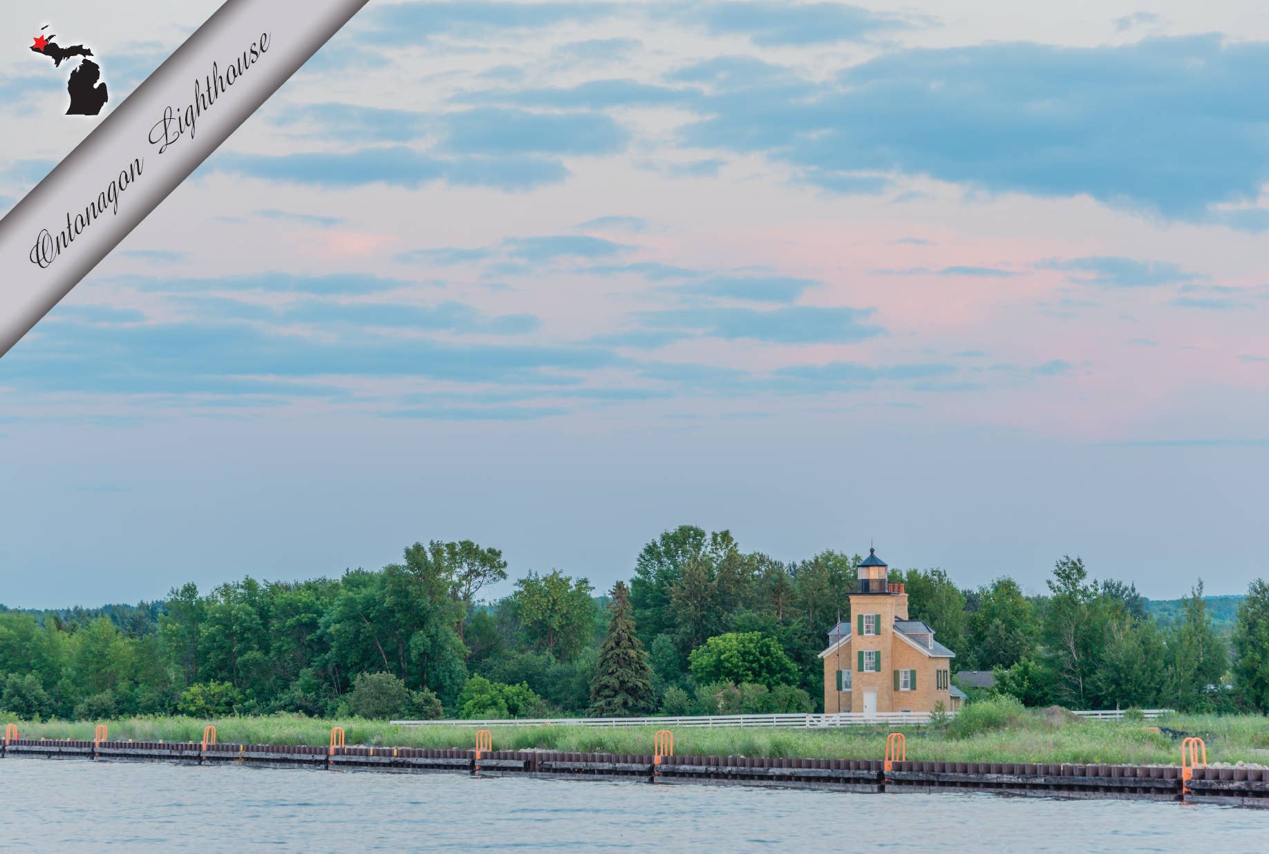 ONTONAGON LIGHTHOUSE - Michigan Postcard