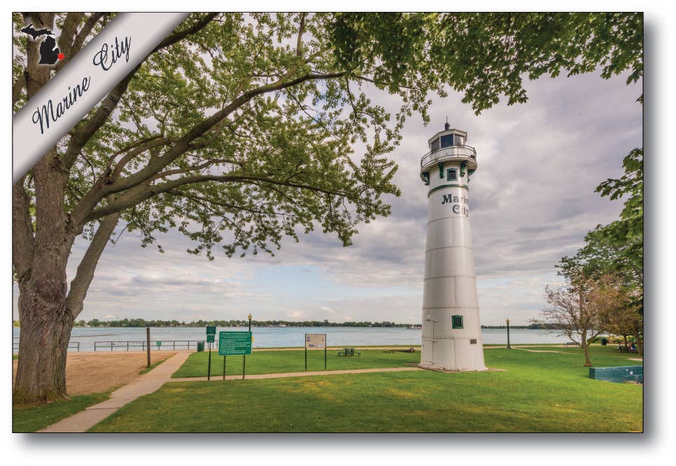 MARINE CITY LIGHT - Michigan Postcard