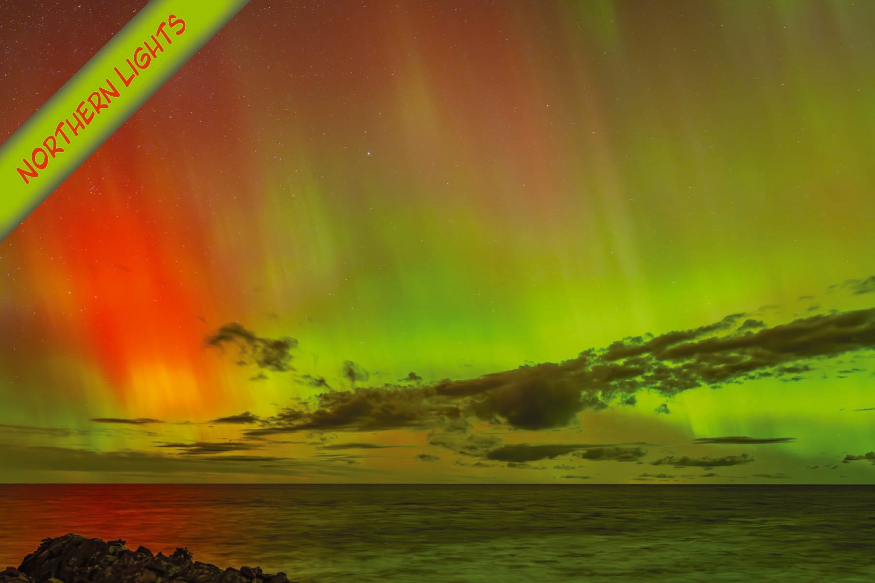 NORTHERN LIGHTS over LAKE SUPERIOR - Quality 4"x6" Postcard