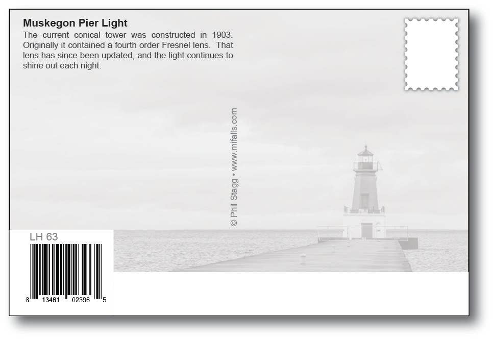 MUSKEGON PIER LIGHT - Michigan Postcard