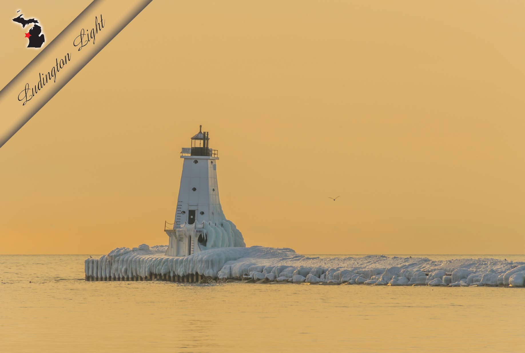 LUDINGTON LIGHT - Michigan Postcard