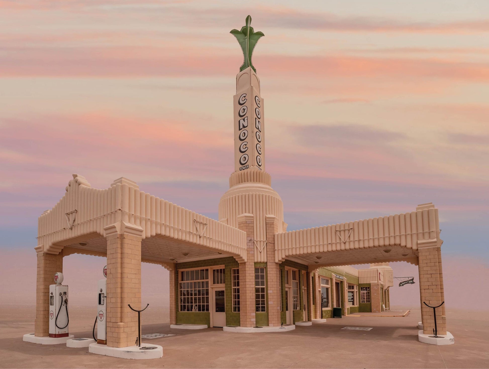 Conoco Tower Station - 500 Piece Jigsaw Puzzle - MI Puzzles by Phil Stagg Photography