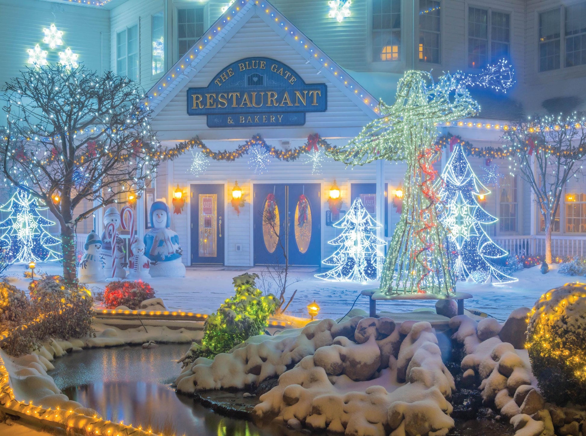 Blue Gate Christmas - 1000 Piece Jigsaw Puzzle - MI Puzzles by Phil Stagg Photography