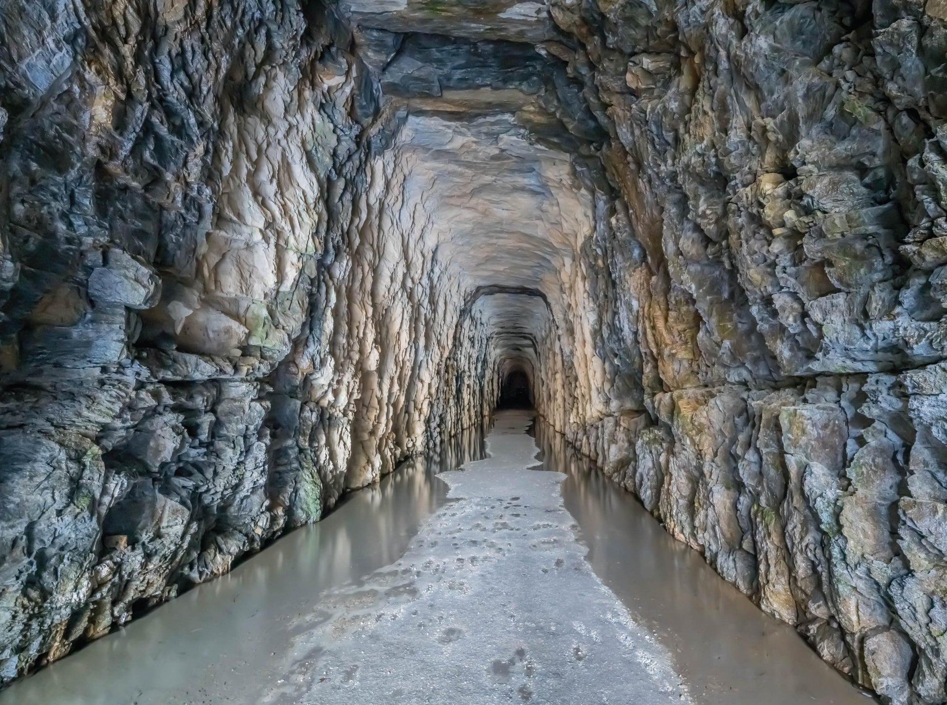 The Tunnel - 1000 Piece Jigsaw Puzzle - MI Puzzles by Phil Stagg Photography